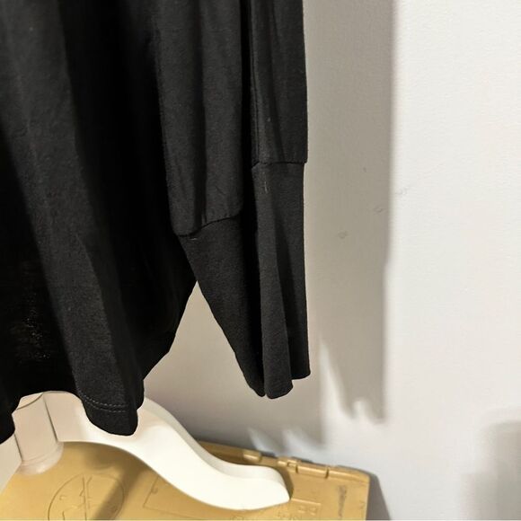 Venus black 3/4 sleeved top with a sequined heart size 2X - Picture 5 of 7